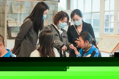双流区副区长贺小娟深入调研特殊教育及教育信息咨询服务工作